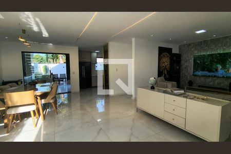 Sala de casa de condomínio à venda com 3 quartos, 240m² em Vargem Grande, Rio de Janeiro