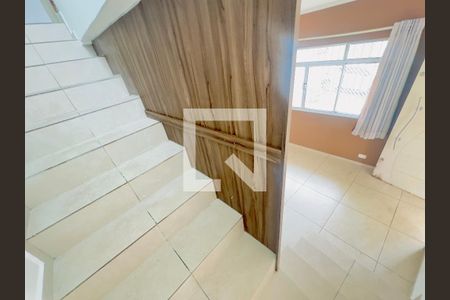 Escada de casa à venda com 3 quartos, 250m² em Jardim Santa Clara, Guarulhos