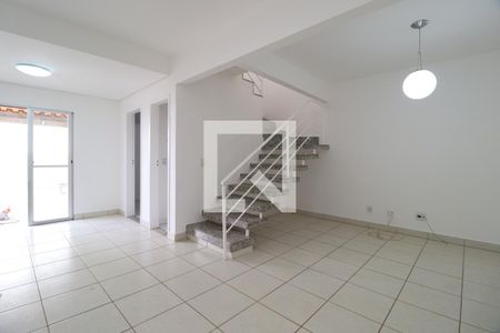 Sala de casa de condomínio para alugar com 3 quartos, 90m² em Morada da Colina, Uberlândia