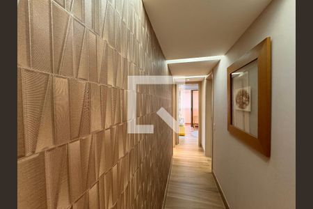 Corredor de apartamento à venda com 3 quartos, 180m² em Barra da Tijuca, Rio de Janeiro