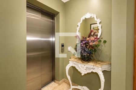 Hall de Entrada de apartamento à venda com 4 quartos, 159m² em Consolação, São Paulo