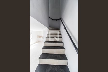 Escada de apartamento à venda com 1 quarto, 107m² em Vila Militar, Barueri