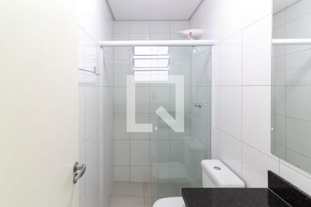 Banheiro de casa para alugar com 1 quarto, 32m² em Jardim Niteroi, São Paulo
