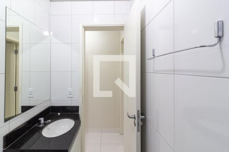 Banheiro de casa para alugar com 1 quarto, 32m² em Jardim Niteroi, São Paulo