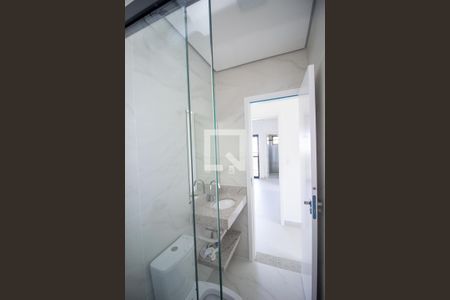 Banheiro da Suíte de apartamento para alugar com 3 quartos, 80m² em Cabral, Contagem