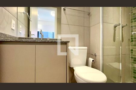 Banheiro de kitnet/studio para alugar com 1 quarto, 23m² em Pinheiros, São Paulo