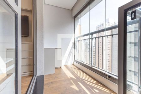 Varanda de kitnet/studio para alugar com 1 quarto, 25m² em Indianópolis, São Paulo
