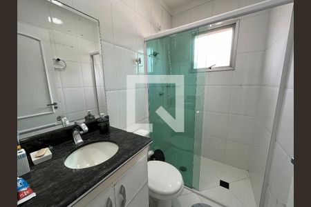 Banheiro de apartamento para alugar com 2 quartos, 80m² em Parque Enseada, Guarujá