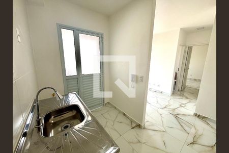 Cozinha de apartamento para alugar com 2 quartos, 51m² em Jardim Maringa, São Paulo