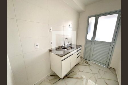 Cozinha de apartamento para alugar com 2 quartos, 51m² em Jardim Maringa, São Paulo