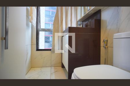 Banheiro suite  de apartamento à venda com 1 quarto, 69m² em Petrópolis, Porto Alegre