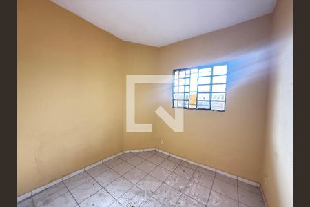 Quarto 1 de casa para alugar com 2 quartos, 50m² em Camargos, Belo Horizonte