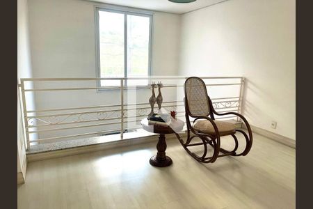 Corredor de casa à venda com 4 quartos, 562m² em Jardim Riacho das Pedras, Contagem