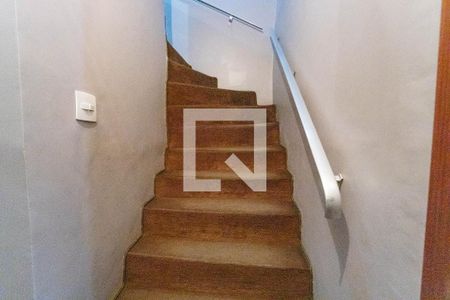 Casa 1 - Escada  de casa à venda com 6 quartos, 550m² em Centro, Diadema