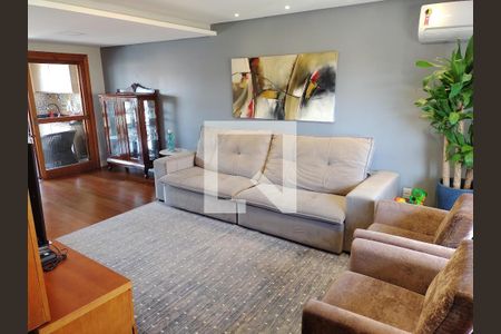 Sala de casa à venda com 3 quartos, 350m² em Espírito Santo, Porto Alegre