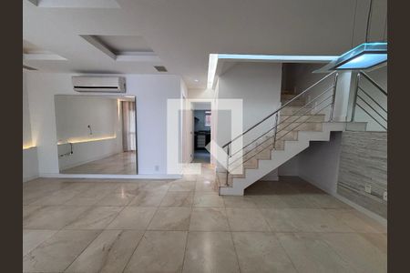 Sala de casa de condomínio à venda com 4 quartos, 240m² em Recreio dos Bandeirantes, Rio de Janeiro
