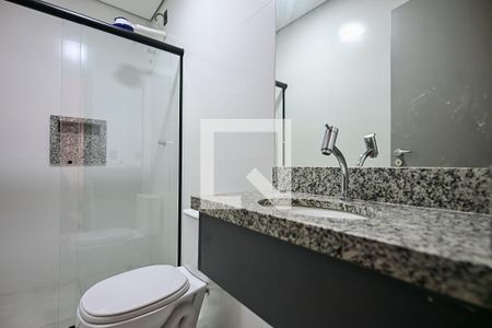 Banheiro de kitnet/studio para alugar com 1 quarto, 38m² em Lapa de Baixo, São Paulo