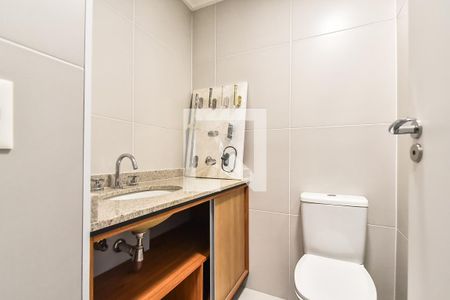 Banheiro de kitnet/studio para alugar com 1 quarto, 22m² em Paraíso, São Paulo