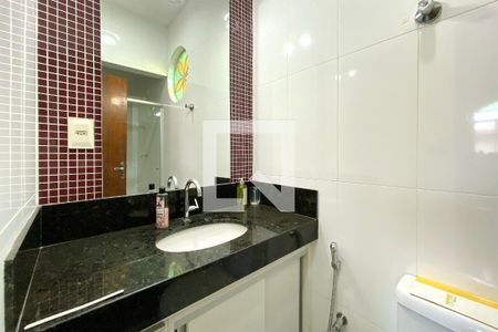 Banheiro da Suíte de kitnet/studio para alugar com 1 quarto, 60m² em Sagrada Família, Belo Horizonte