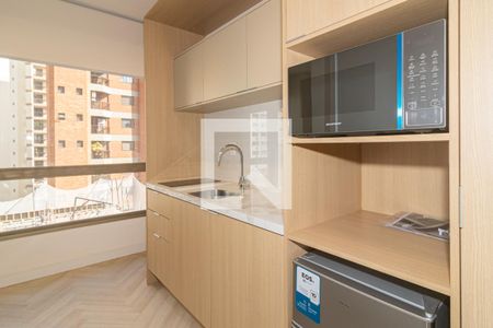 Cozinha de apartamento para alugar com 1 quarto, 29m² em Itaim Bibi, São Paulo