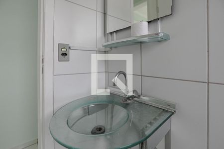 Banheiro de apartamento para alugar com 2 quartos, 48m² em Jundiapeba, Mogi das Cruzes