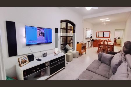 Sala de estar de casa para alugar com 4 quartos, 131m² em Vila Mazza, Suzano