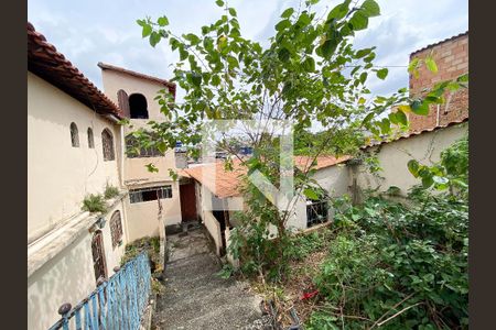 Casa à venda com 5 quartos, 200m² em Eldorado, Contagem