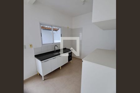 Cozinha de casa de condomínio para alugar com 2 quartos, 84m² em Chácaras São José, São José dos Campos