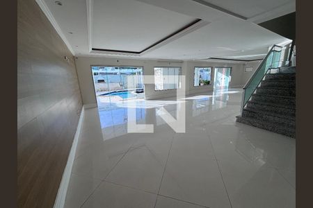 Sala de casa de condomínio para alugar com 6 quartos, 580m² em Recreio dos Bandeirantes, Rio de Janeiro