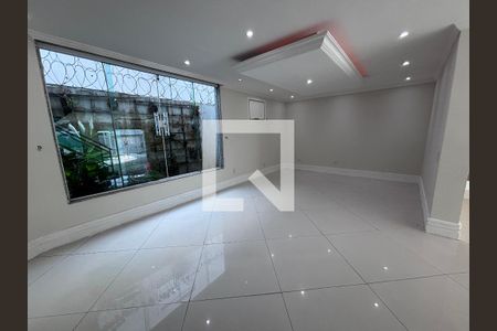 Sala íntima  de casa de condomínio para alugar com 6 quartos, 580m² em Recreio dos Bandeirantes, Rio de Janeiro