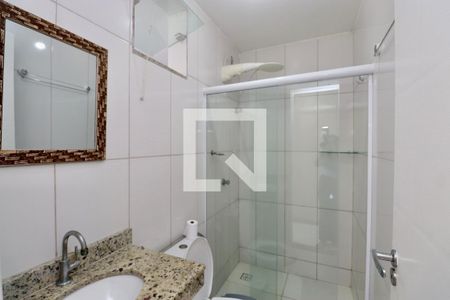 Banheiro de casa de condomínio para alugar com 1 quarto, 45m² em Praia do Flamengo, Salvador