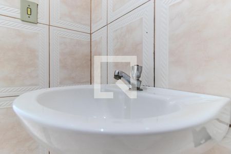 Banheiro de kitnet/studio para alugar com 1 quarto, 37m² em República, São Paulo