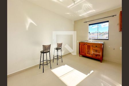 Sala de kitnet/studio para alugar com 1 quarto, 25m² em Serraria, São José