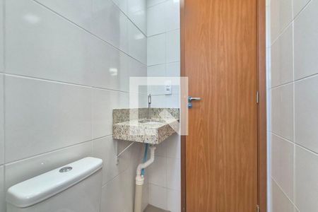 Banheiro social de apartamento para alugar com 2 quartos, 53m² em Residencial Villa Garden, Campinas