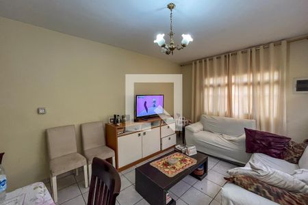 Sala de casa à venda com 4 quartos, 128m² em Vila Santo Estefano, São Paulo