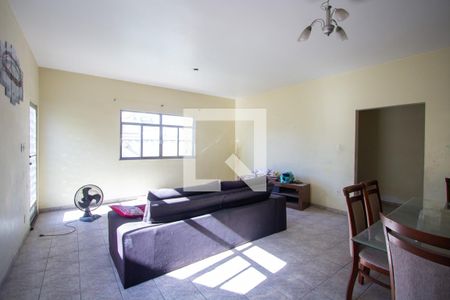 Sala de casa para alugar com 4 quartos, 191m² em Trindade, São Gonçalo