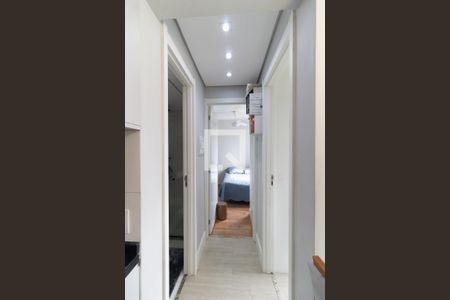 Corredor de apartamento para alugar com 2 quartos, 33m² em Parque Fongaro, São Paulo