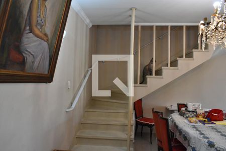 Escada de casa para alugar com 3 quartos, 177m² em Vila da Saúde, São Paulo