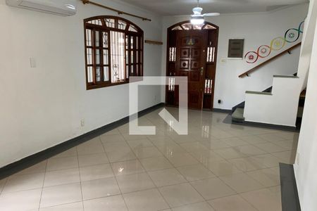 Sala de casa para alugar com 2 quartos, 121m² em Embaré, Santos