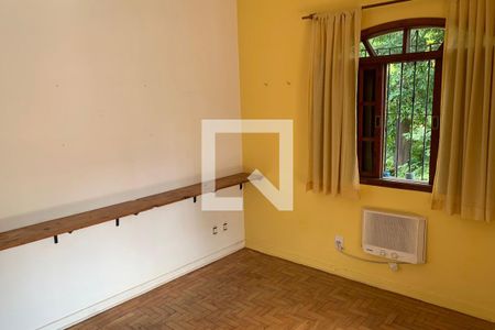 Quarto 1 de casa para alugar com 2 quartos, 121m² em Embaré, Santos