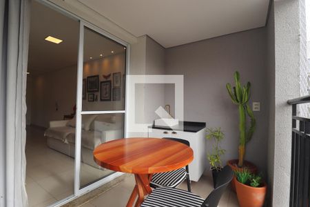 Varanda Sala de apartamento à venda com 3 quartos, 77m² em Vila Scarpelli, Santo André