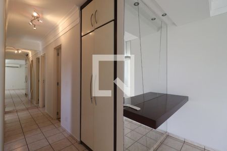 Roupeiro corredor  de apartamento para alugar com 3 quartos, 86m² em Subsetor Oeste - 3 (o-3), Ribeirão Preto