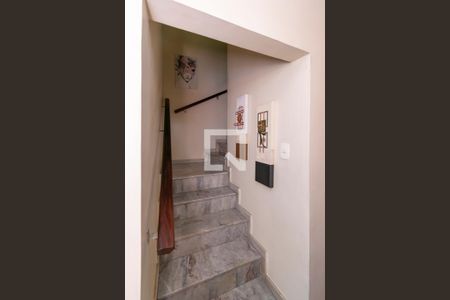 Sala - Acesso ao 2º andar de casa à venda com 3 quartos, 272m² em Penha, Rio de Janeiro