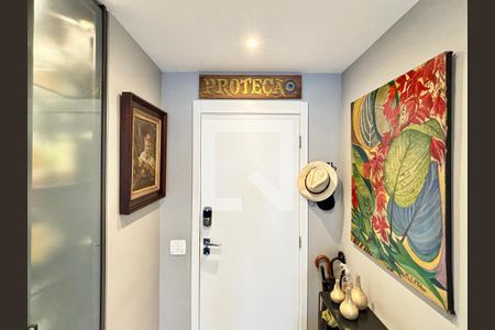 Entrada  de apartamento à venda com 3 quartos, 149m² em Vila Madalena, São Paulo