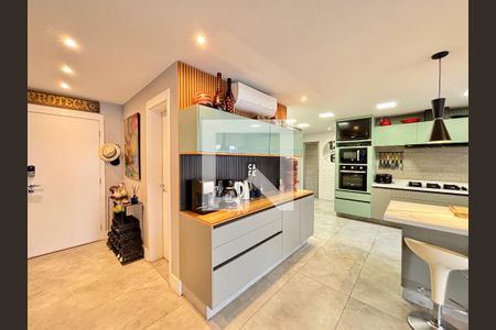 Cozinha  de apartamento à venda com 3 quartos, 149m² em Vila Madalena, São Paulo