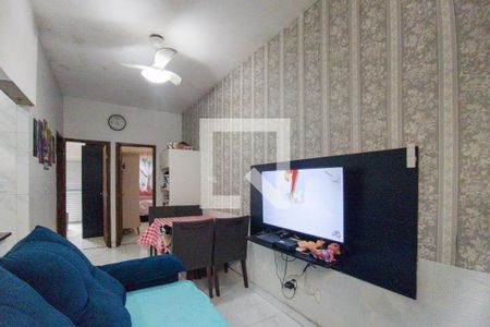 Sala de casa de condomínio para alugar com 2 quartos, 60m² em Jardim Melvi, Praia Grande