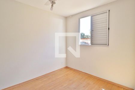 Quarto 2 de apartamento para alugar com 2 quartos, 46m² em Jardim Holanda, Uberlândia