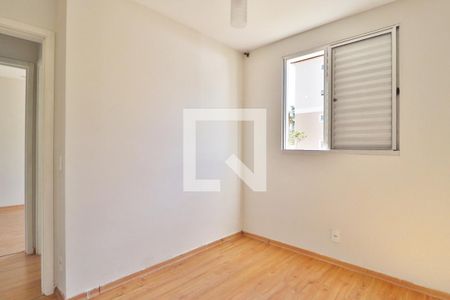 Quarto 1 de apartamento para alugar com 2 quartos, 46m² em Jardim Holanda, Uberlândia