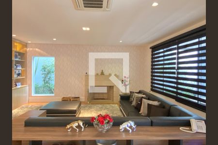 Sala de casa à venda com 4 quartos, 600m² em Umuarama, Osasco