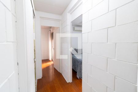 Corredor de apartamento à venda com 2 quartos, 55m² em Vila Nova, Porto Alegre